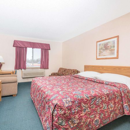 Super 8 By Wyndham Superior Wi Hotel Buitenkant foto