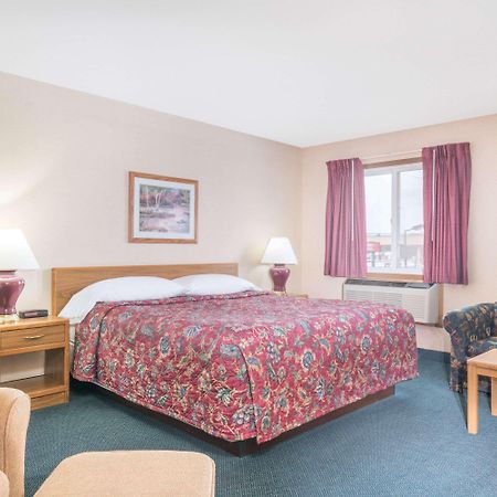 Super 8 By Wyndham Superior Wi Hotel Buitenkant foto