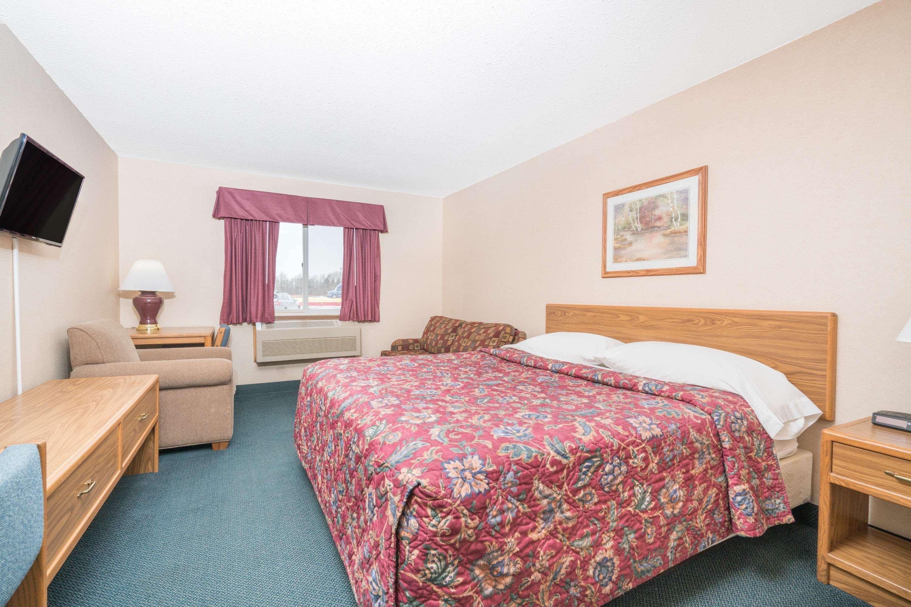 Super 8 By Wyndham Superior Wi Hotel Buitenkant foto