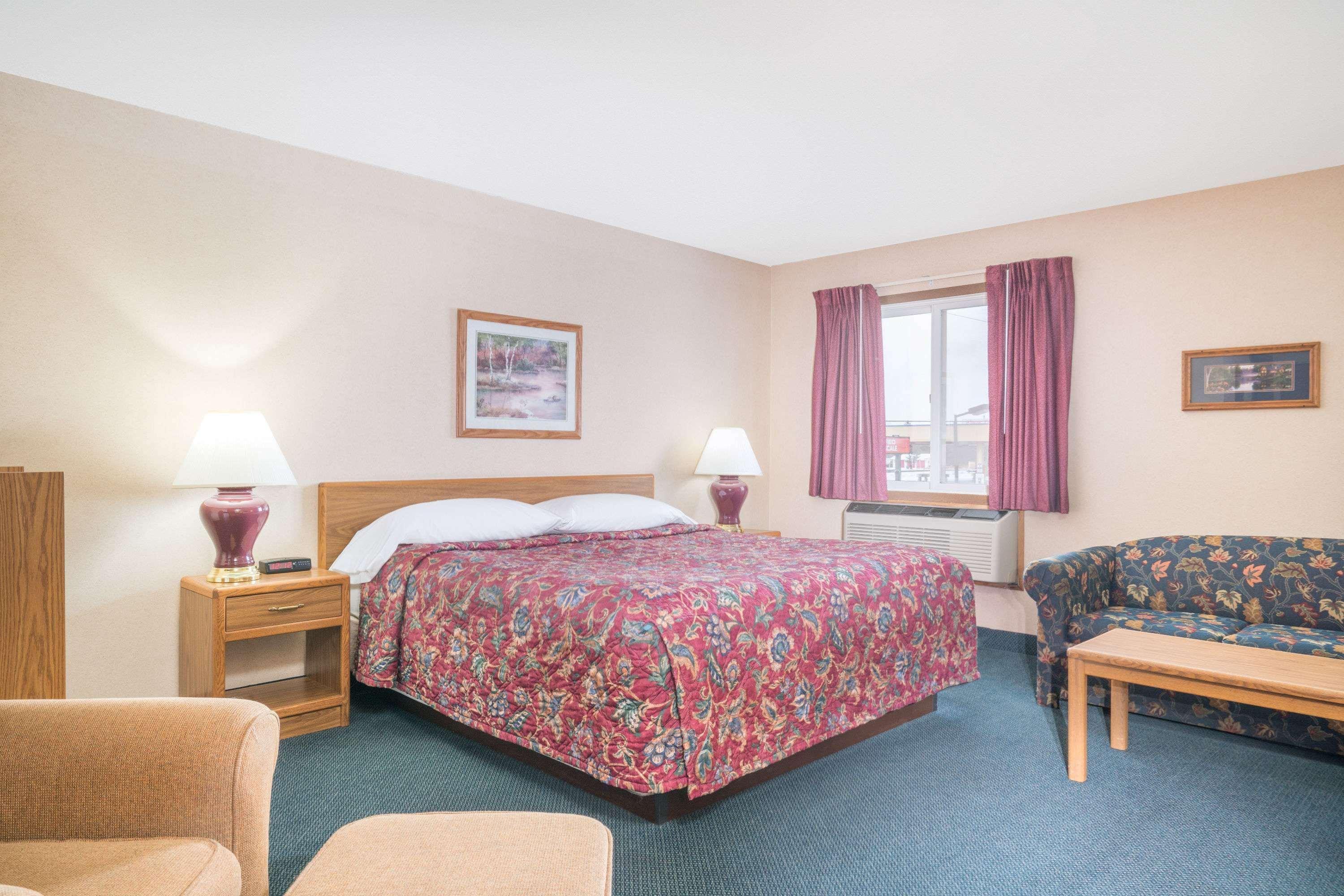 Super 8 By Wyndham Superior Wi Hotel Buitenkant foto