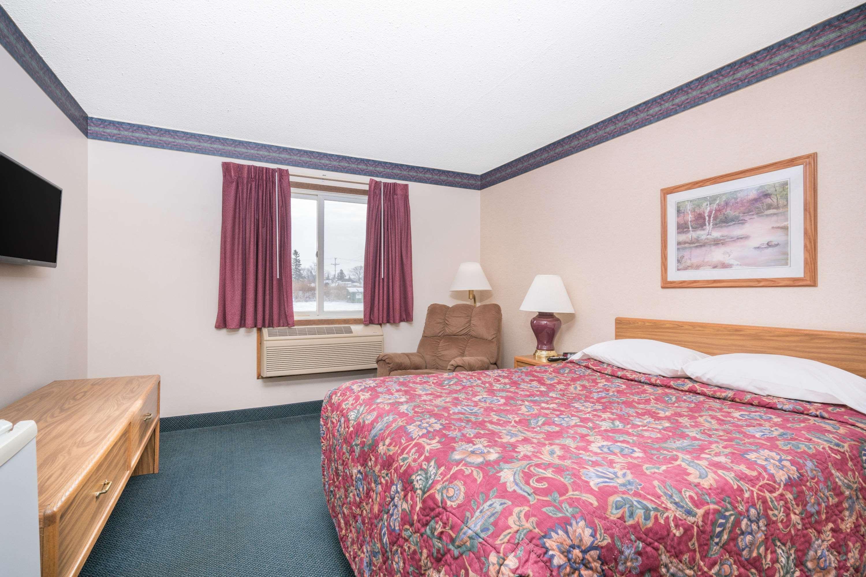 Super 8 By Wyndham Superior Wi Hotel Buitenkant foto