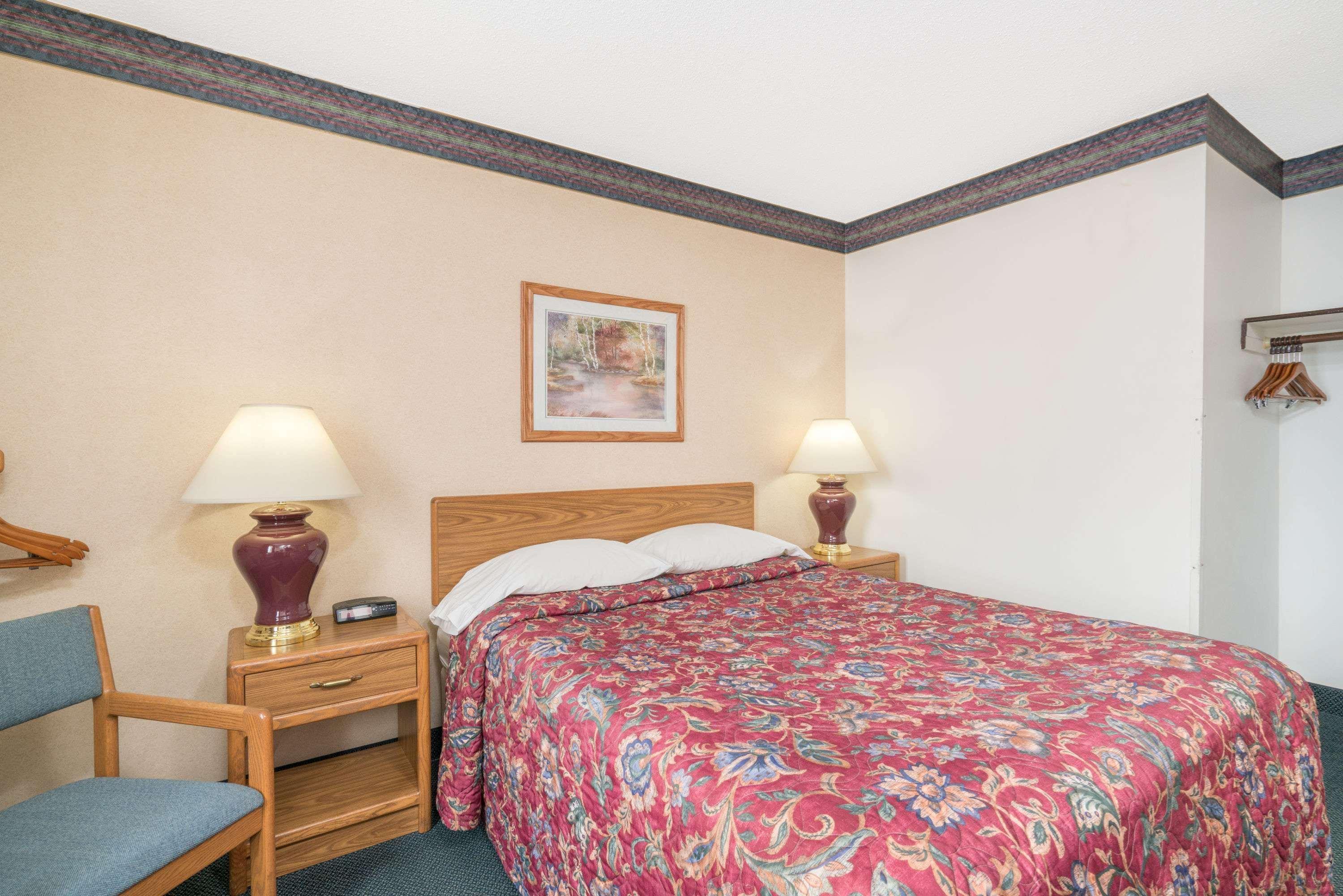 Super 8 By Wyndham Superior Wi Hotel Buitenkant foto