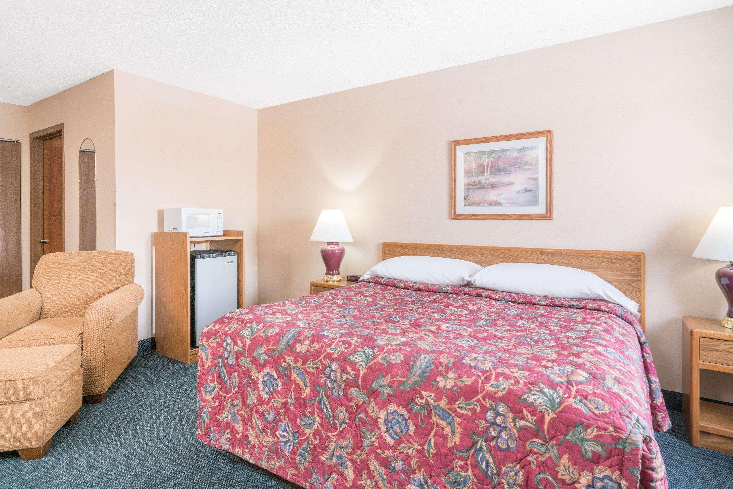 Super 8 By Wyndham Superior Wi Hotel Buitenkant foto