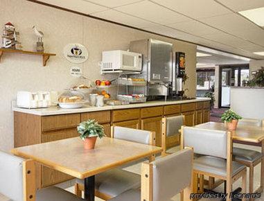 Super 8 By Wyndham Superior Wi Hotel Restaurant foto